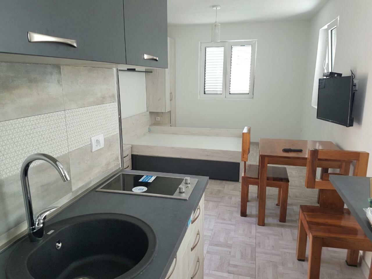 Appartement Porto Njegusi A2 à Cetinje Extérieur photo